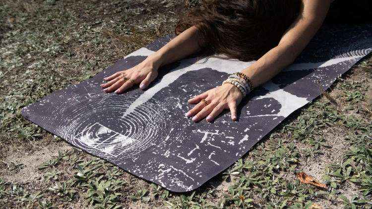 mata do jogi z kauczuku i mikrofibry moss czarna